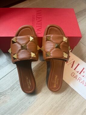 Valentino Garavani Brown Quilted Leather Slide Sandals, Roman stud new